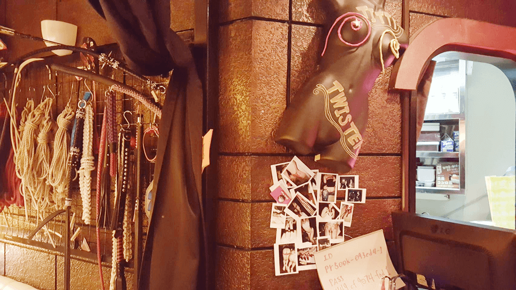 写真はTitty Twister店内の内装