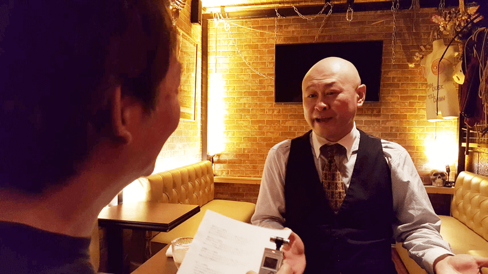 写真は左が筆者、右がおとなわ