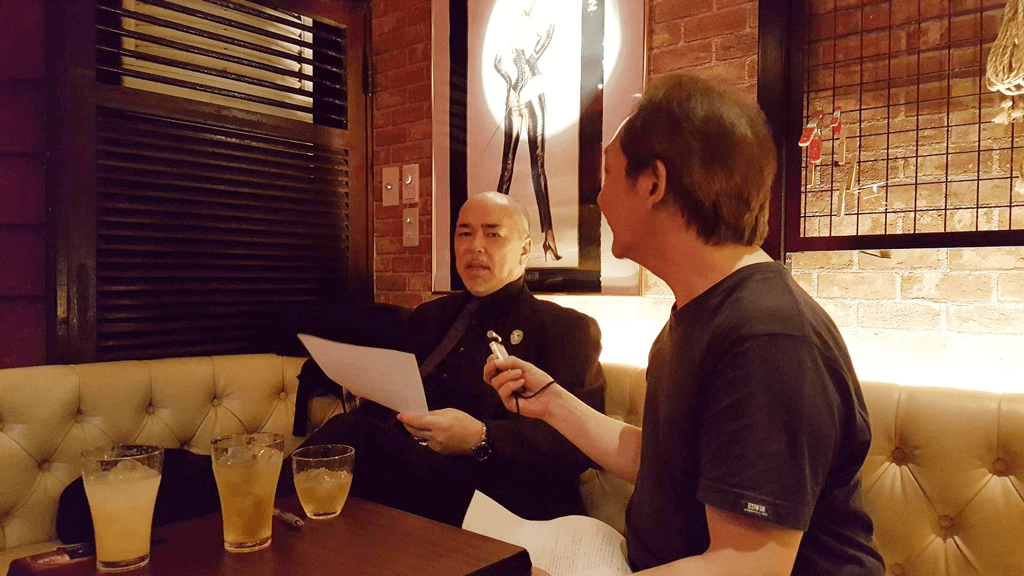 左は蒼月流、右は筆者