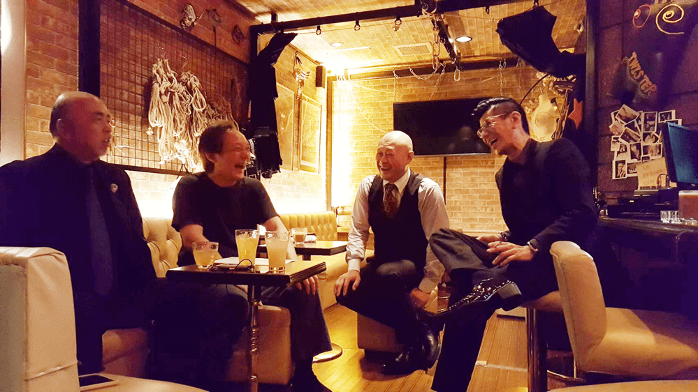 SMバーTitty Twister店内