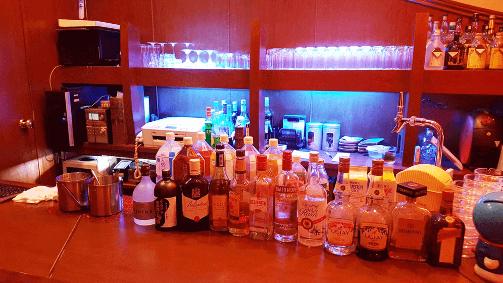 SMバーのカウンター