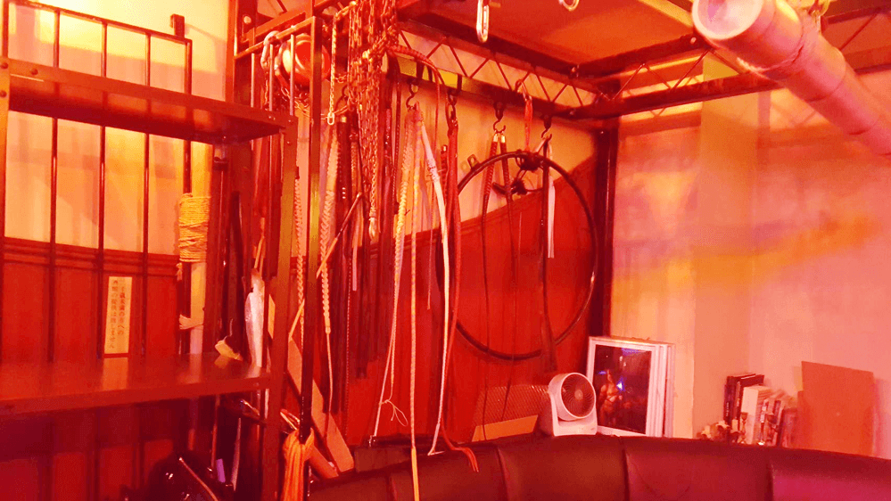 SMの雰囲気がある店内